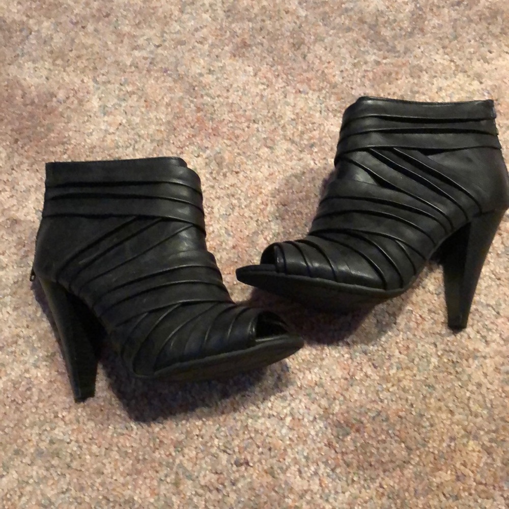 Apt 9 black heeled booties